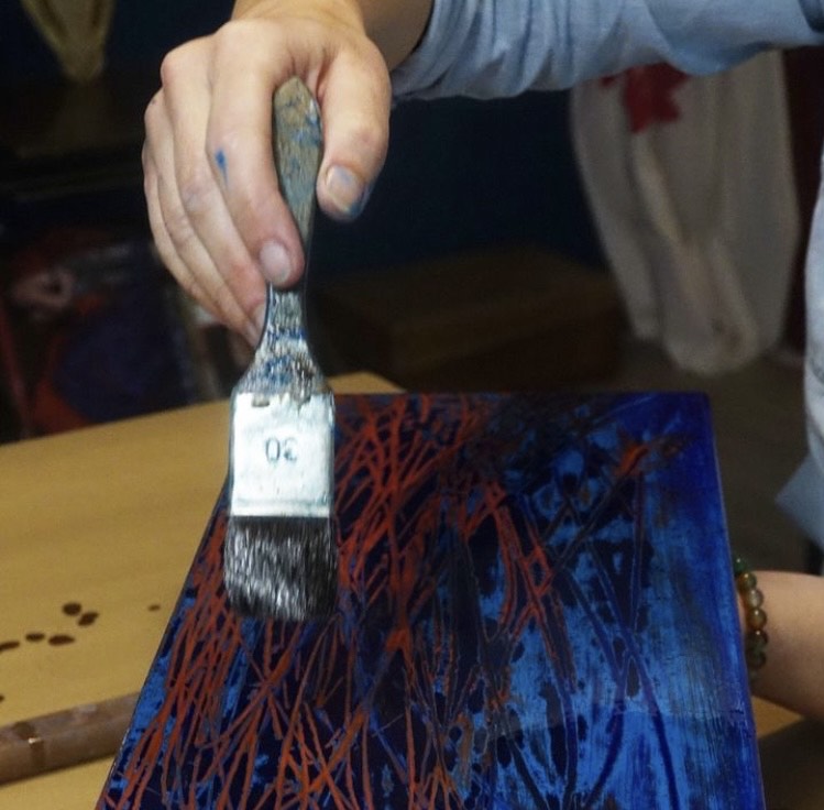 Technique-pour-creer-un-tableau-de-la-laque-brillance