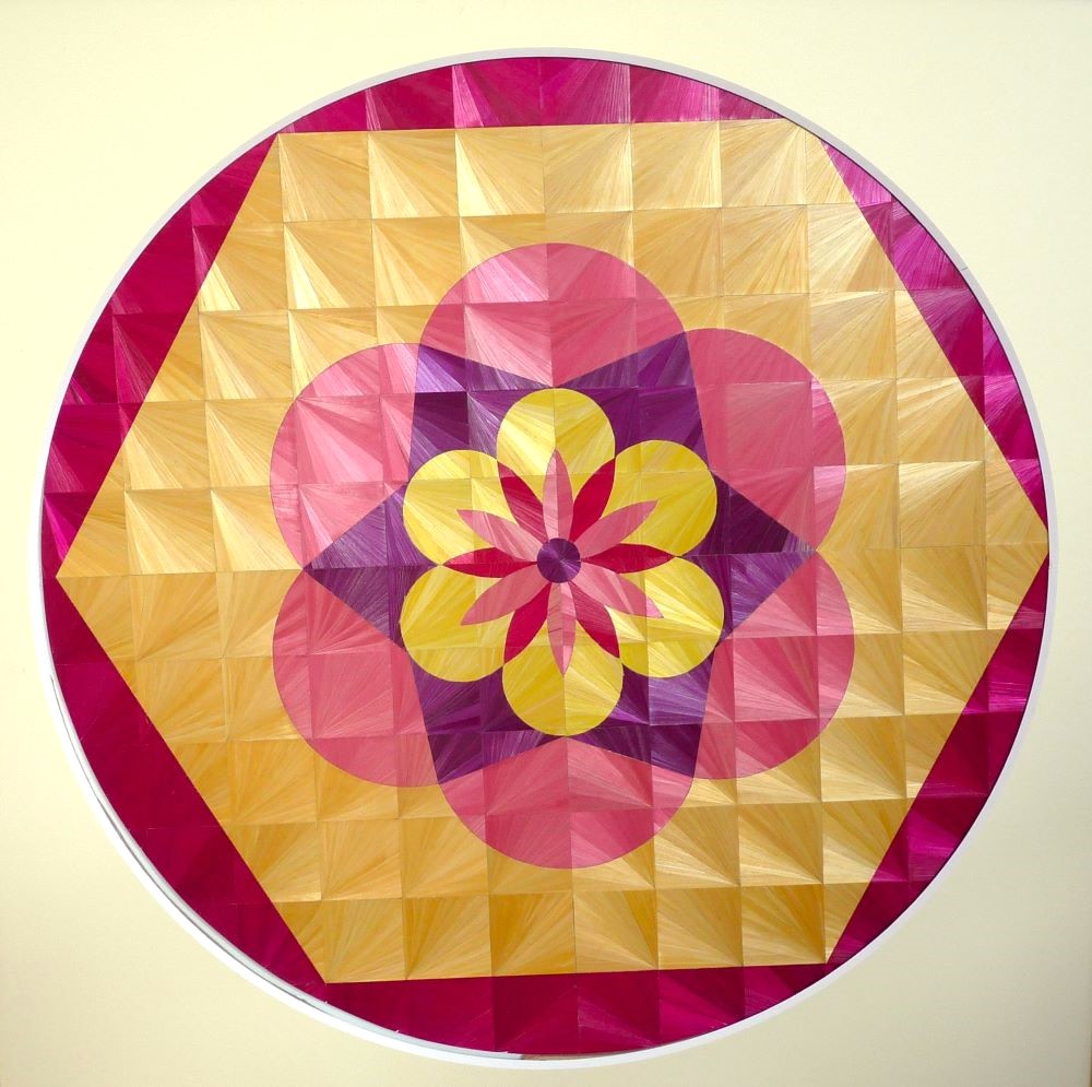 mandala; inde; exotique; couleur; lumiere; rosace; rose; violet; jaune;