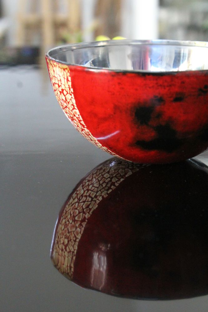 Bol contemporain en laque rouge, pièce unique, art décoratif haut de gamme