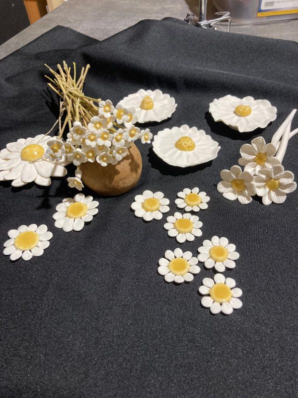 Marguerites en porcelaine pour jardin enchanté